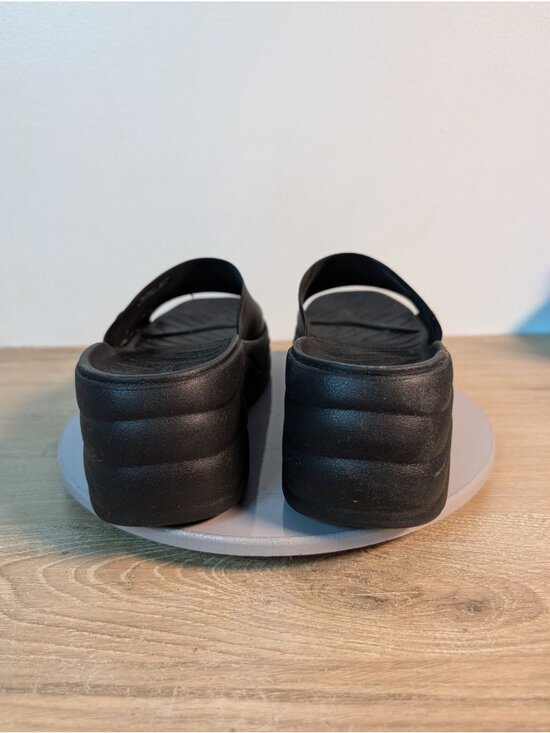 Women\'s Crocs Platform Skyline Slides Size 7 Slip on PVC Sandals Solid Black main image 7